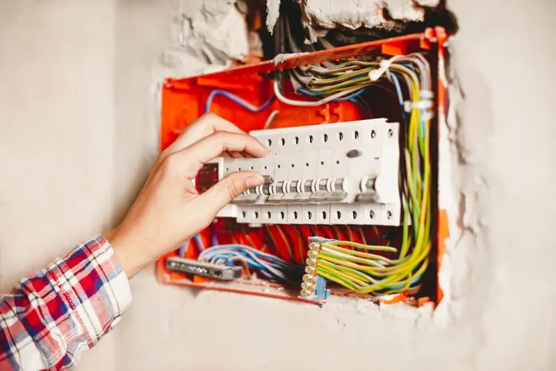 Aptomat kêu rè rè có nguy hiểm không?