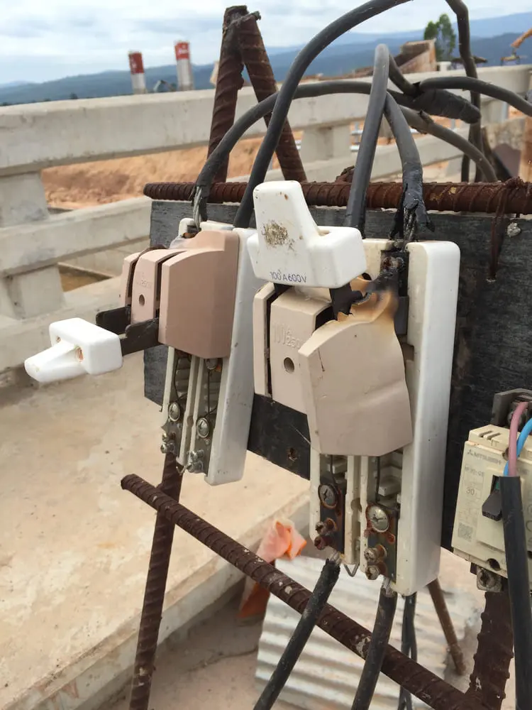 xử lý khẩn cấp 5 bước khi phát hiện CB Nóng