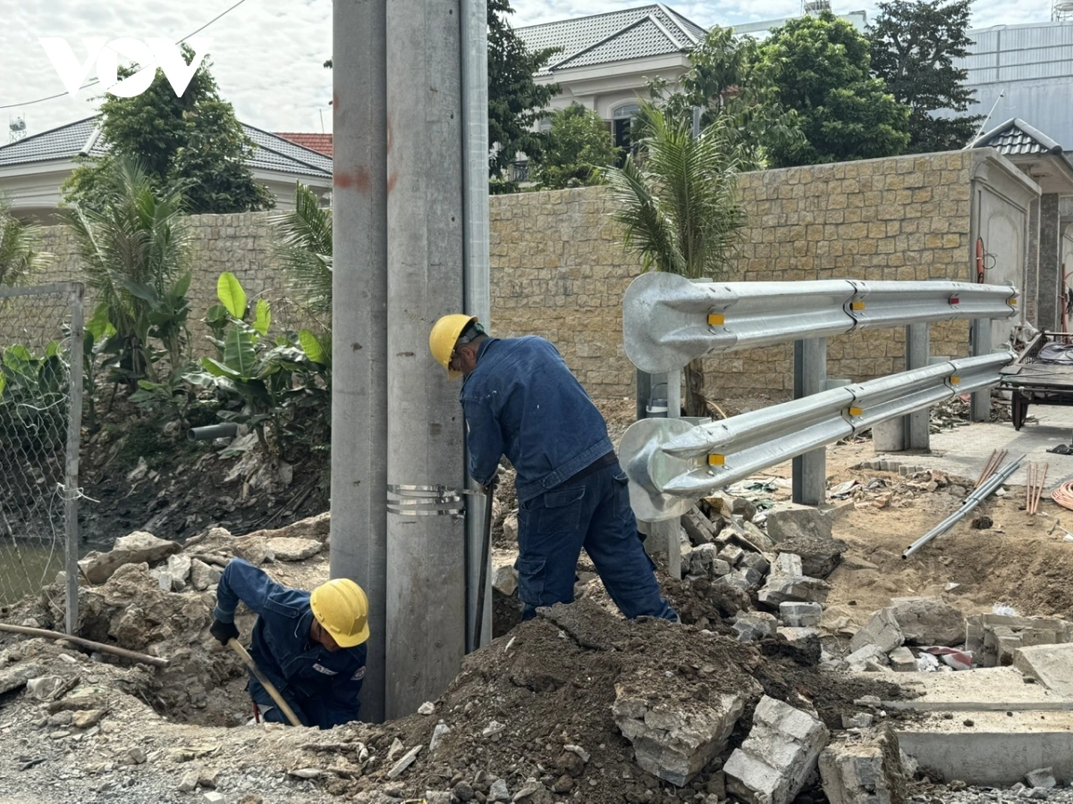 Di Dời Cột Điện Trước Nhà TP.HCM