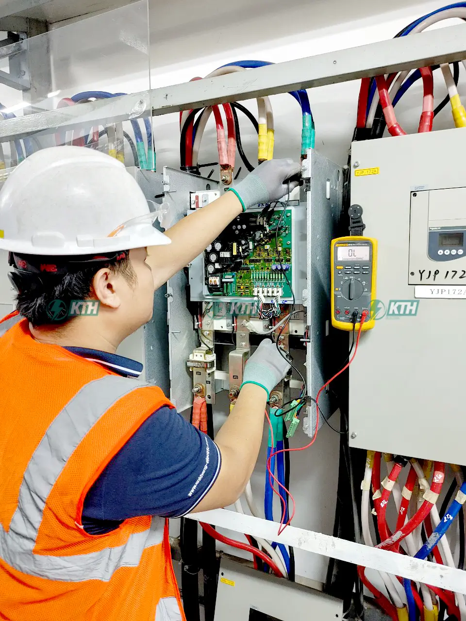 Sửa Chữa Biến Tần TPHCM: Quy Trình "Đo Nguội" & Báo Giá 2025 4 Sửa Chữa Biến Tần TPHCM