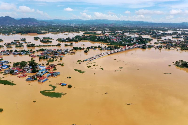PC Phú Yên: Trắng Đêm Khắc Phục Sự Cố Bão Số 11 (Cập Nhật 24/11) 1 Mưa lớn làm nước sông Cầu dâng cao, gây ngập lụt, sạt lở đất tại nhiều khu vực. Ảnh: MXH.