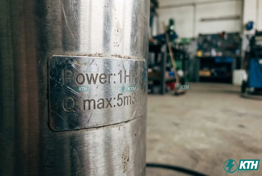 Khoan Giếng Có Phải Xin Phép Không? Quy Định & Mức Phạt Mới Nhất 2025 2 Cách xem thông số công suất và lưu lượng trên máy bơm hỏa tiễn để tính toán định mức 10m3 một ngày đêm.