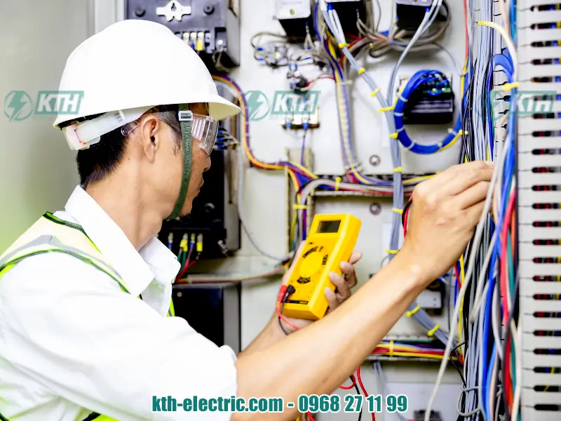 Dấu Hiệu Cảnh Báo Hệ Thống Điện Nhà Máy Đang Gặp Nguy Hiểm