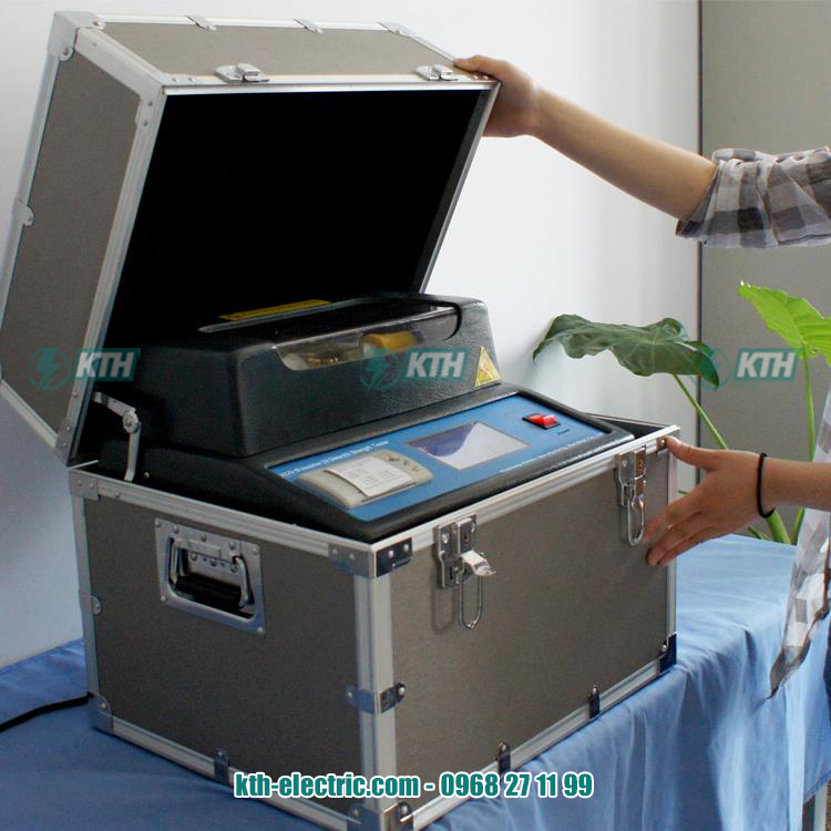 Sử dụng máy thử độ bền điện môi chuyên dụng