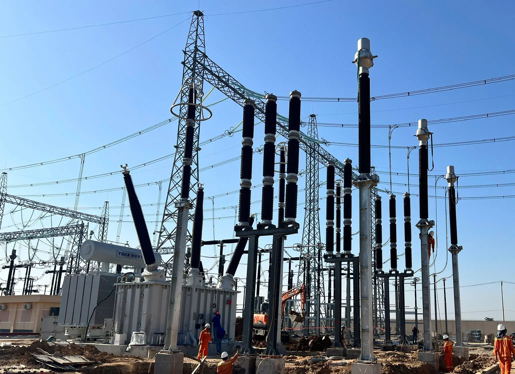 Đóng Điện Kháng Bù Ngang 500kV Thanh Hóa: Bước Tiến An Toàn Lưới Điện 1 Các đơn vị tham gia thi công khẩn trương đảm bảo đúng tiến độ