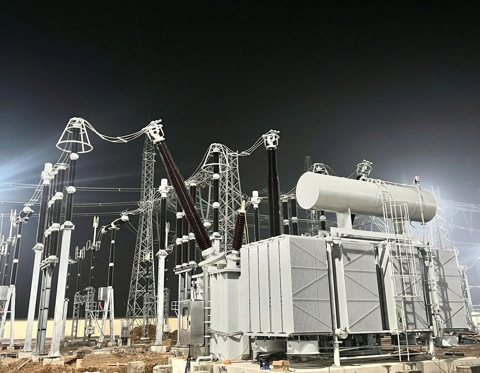 Đóng Điện Kháng Bù Ngang 500kV Thanh Hóa: Bước Tiến An Toàn Lưới Điện 2 Đóng điện kháng bù ngang Trạm biến áp 500kV Thanh Hóa